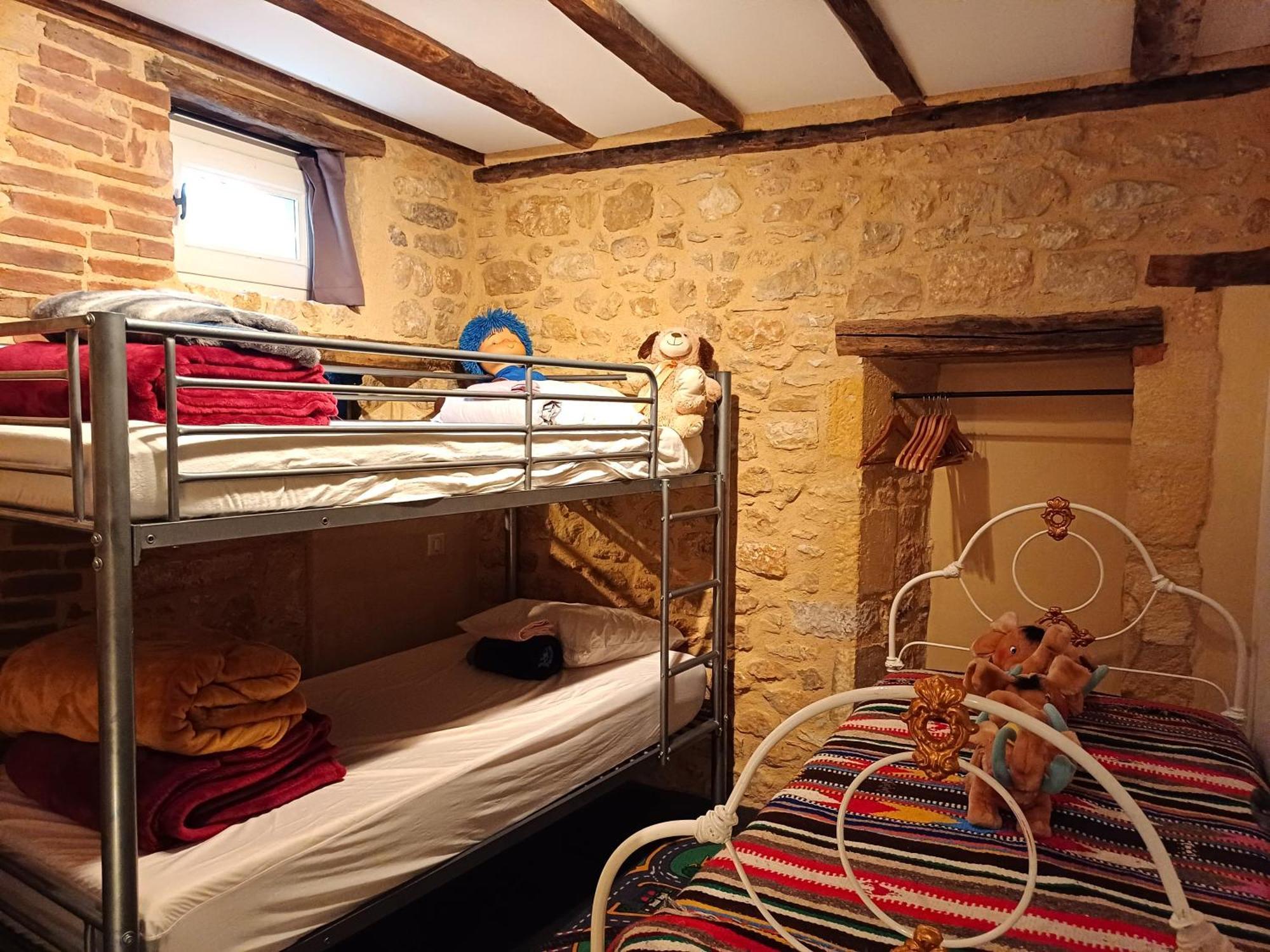 Au Pied Du Chateau - 5 A 11 Personnes - Baignade-Canoe-Piste Cyclable A 100 M Castelnaud La Chapelle Zewnętrze zdjęcie