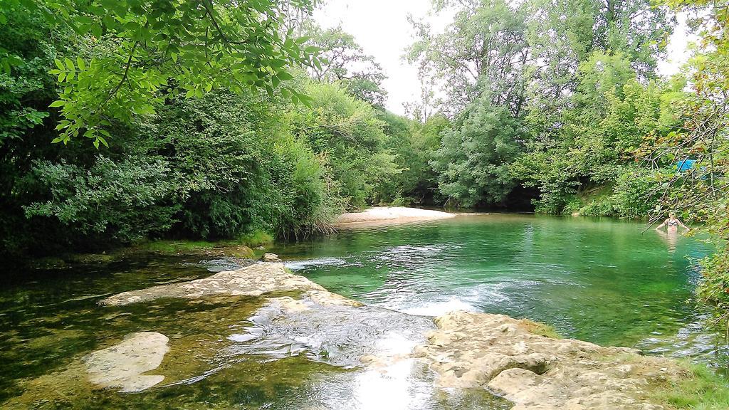 Au Pied Du Chateau - 5 A 11 Personnes - Baignade-Canoe-Piste Cyclable A 100 M Castelnaud La Chapelle Zewnętrze zdjęcie